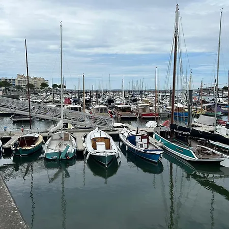 Studio-cabine, Acces Direct Port Et Plage, Les Pieds Dans L'eau 公寓 阿卡雄