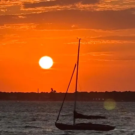 Studio-cabine, Acces Direct Port Et Plage, Les Pieds Dans L'eau 公寓 *