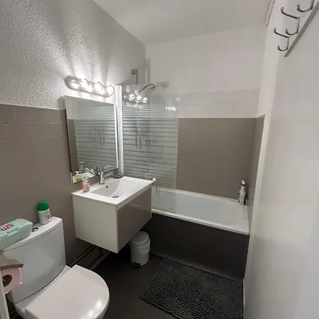 Studio-cabine, Acces Direct Port Et Plage, Les Pieds Dans L'eau דירה ארסשון