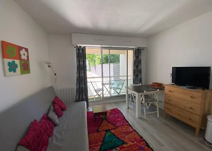 Apartman Studio-cabine, Acces Direct Port Et Plage, Les Pieds Dans L'eau